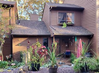 107 Woods Ln, Bushkill, PA 18324