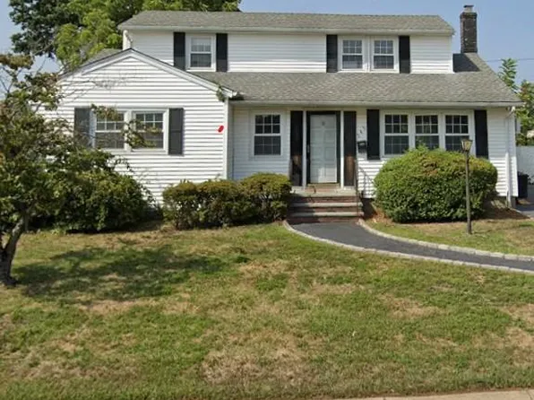 243 Lee Ave, Hicksville, NY 11801