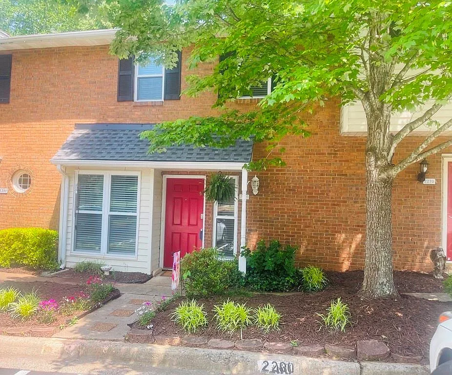 2 bed, 2.5 bath, 1355 sqft, $2,200 — Photo 1