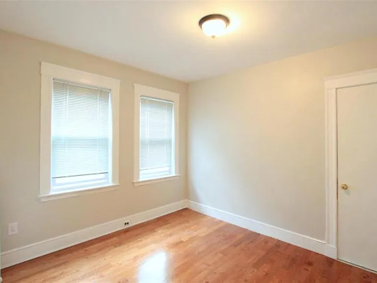 121 Yale St — Photo 8