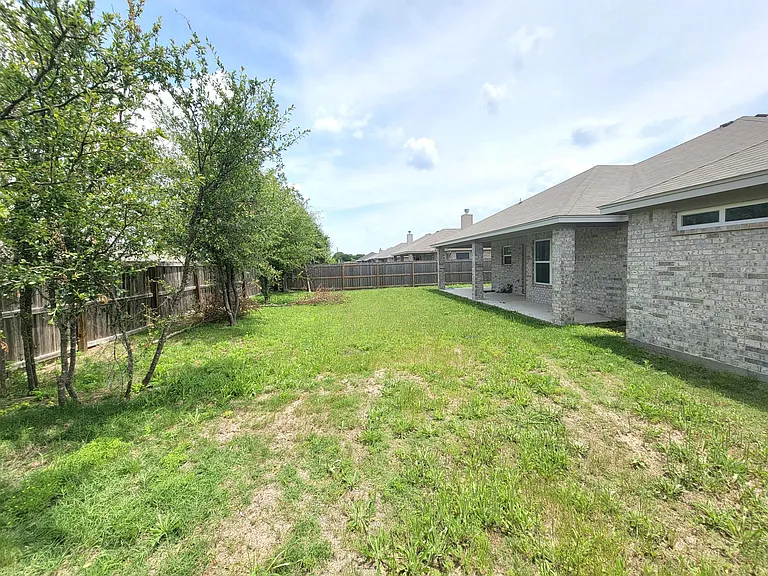 807 Holliday Dr — Photo 27
