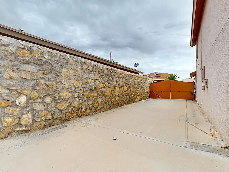 12528 Sun Empress Dr — Photo 45