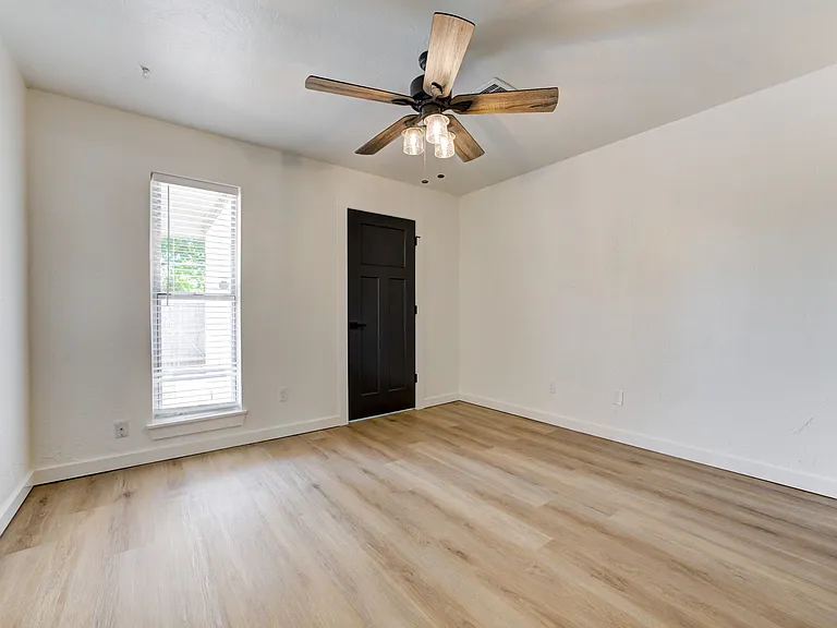 2212 Donna Dr — Photo 52