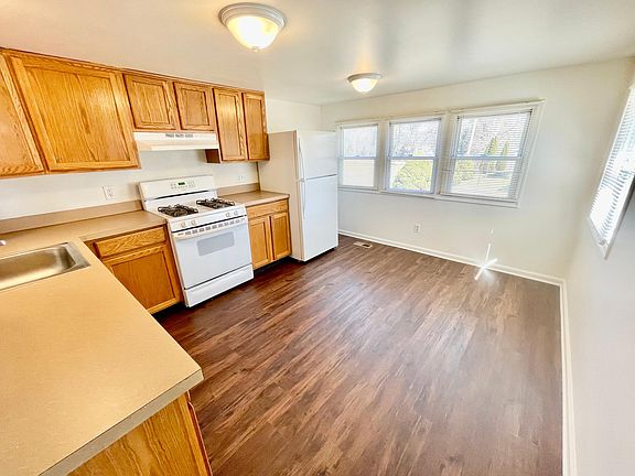3rd image of 27 Pleasant Ct