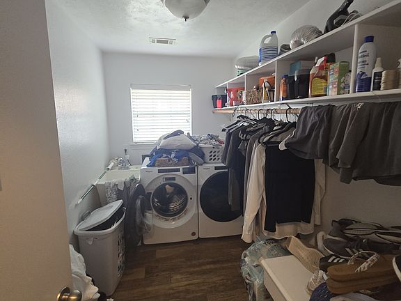 Laundry room with sink