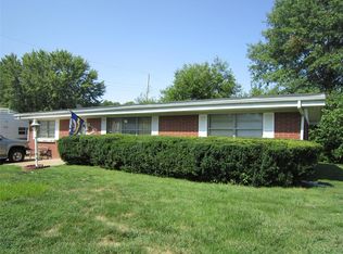 5 Columbus Dr, Belleville, IL 62226