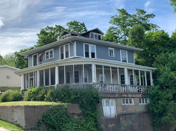 304 Maple St, Burlington, IA 52601