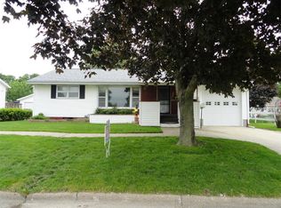 835 N Maple St, Monticello, IA 52310