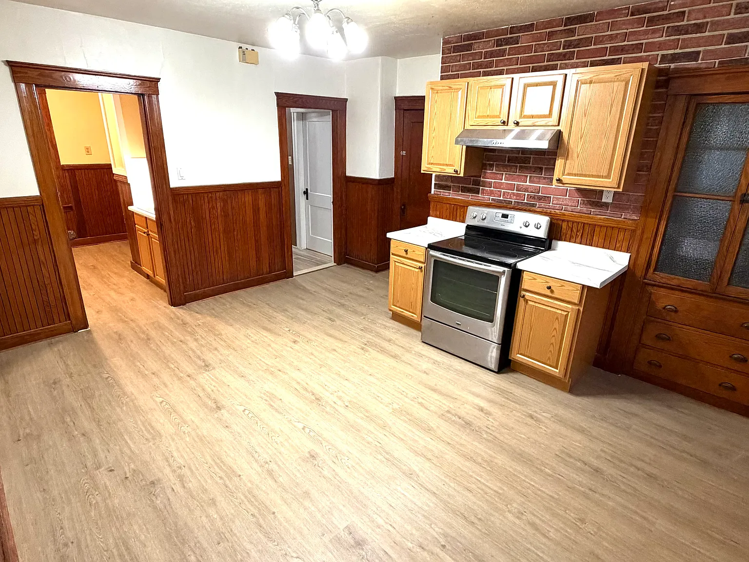 3 bed, 1300 sqft, $2,100 — Photo 2