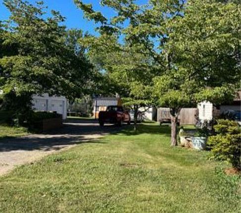 Exterior Neighborhood (street photo)