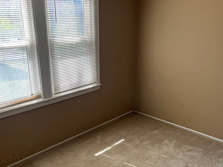 5253 N Spruce Ave — Photo 7