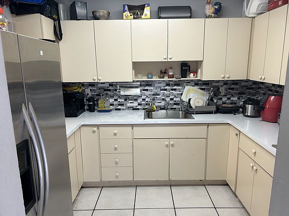 4th image of 1085 W 68th St