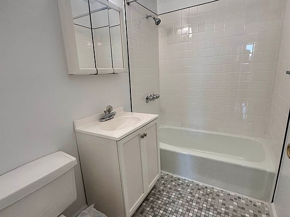 2nd image of 216 6th Ave APT 4D