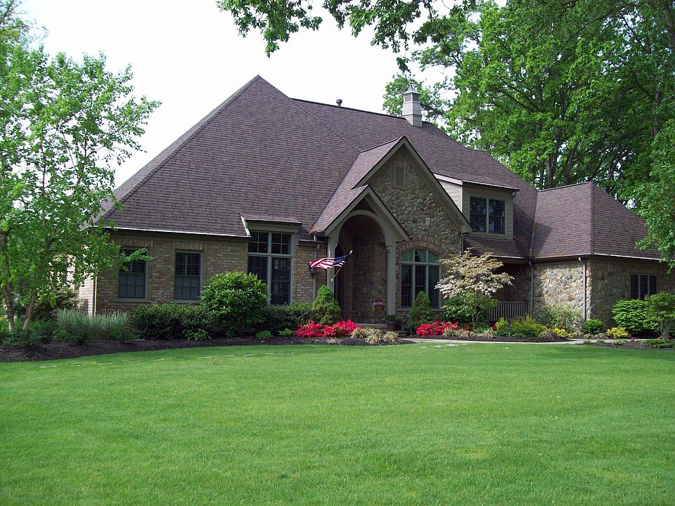 1st image of 24443 Hilliard Blvd #1