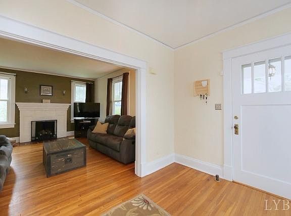 5th image of 326 Oakridge Blvd