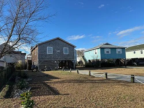 203 Soundview Dr Photo 1