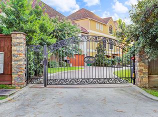 6008 Glencove St #D, Houston, TX 77007