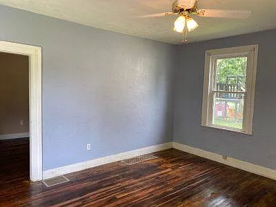 1127 16th St SE — Photo 3