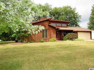 3800 Thorncrest Dr, Jackson, MI 49203