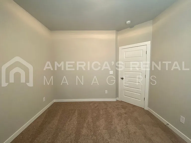 146 Wisconsin Ave — Photo 16