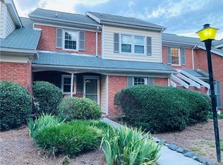9135 N Vicksburg Park Ct, Charlotte, NC 28210