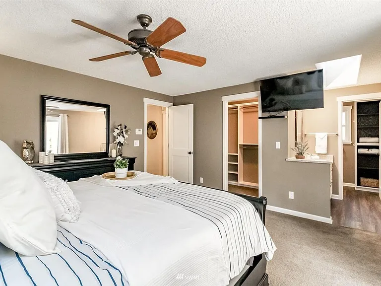 upstairs master bedroom with walk in closet, skylight, en suite bathroom and private deck access.