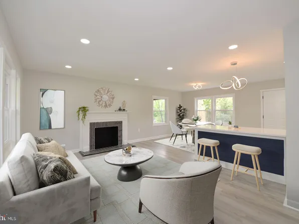 2 Ridge Dr, Indian Head, MD 20640