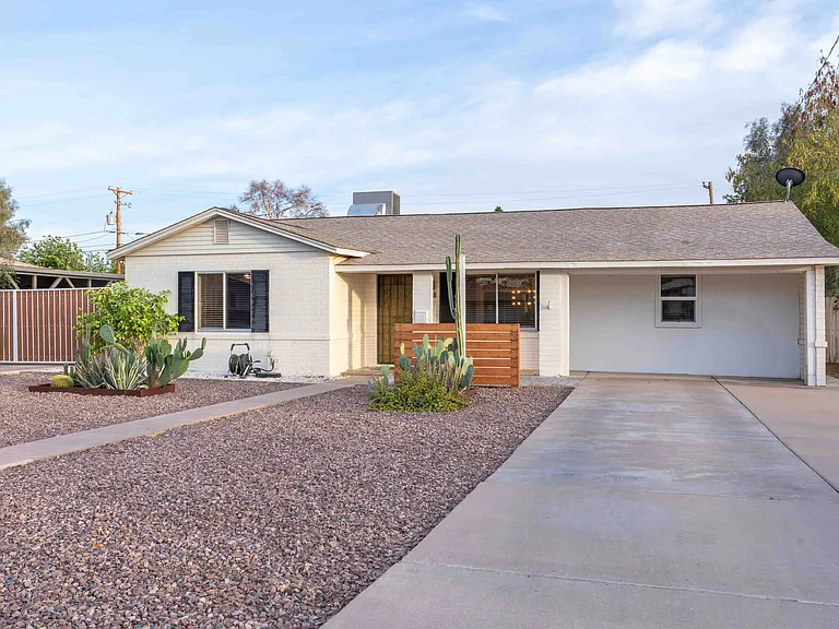 2429 E Earll Dr — Photo 11