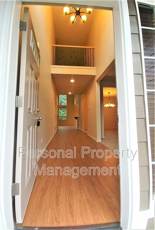 4 bed, 2.5 bath, 3125 sqft, $2,695 — Photo 3