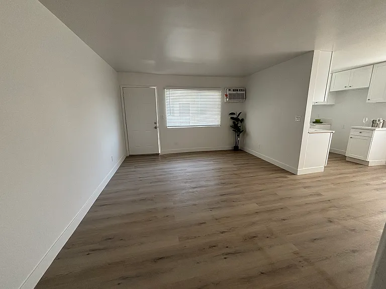 7100 Woodman Ave #8 — Photo 3