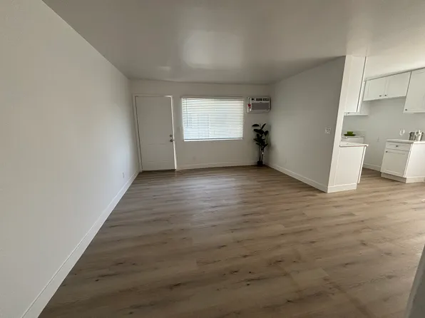 7100 Woodman Ave #8, Van Nuys, CA 91405