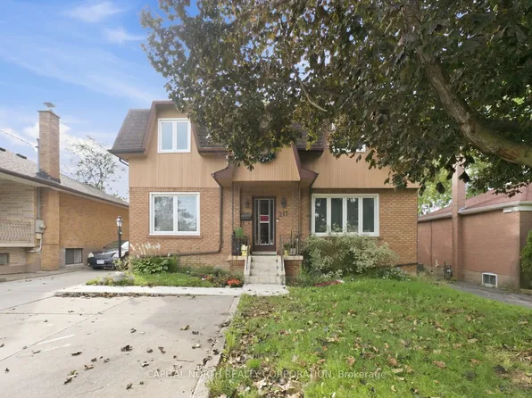 211 Epsom Downs Dr #3, Toronto, ON M3M 1S8