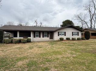 106 Van Deman Dr, Fitzgerald, GA 31750