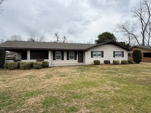 106 Van Deman Dr, Fitzgerald, GA 31750