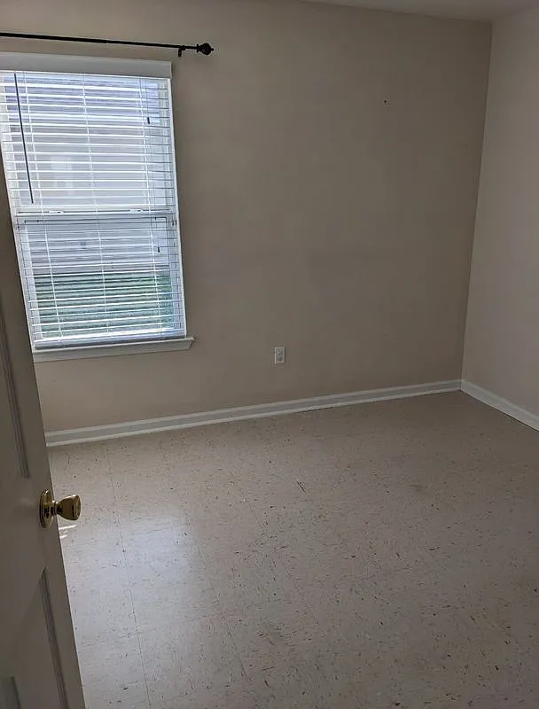 3 bed, 1.5 bath, 1265 sqft, $1,600 — Photo 3