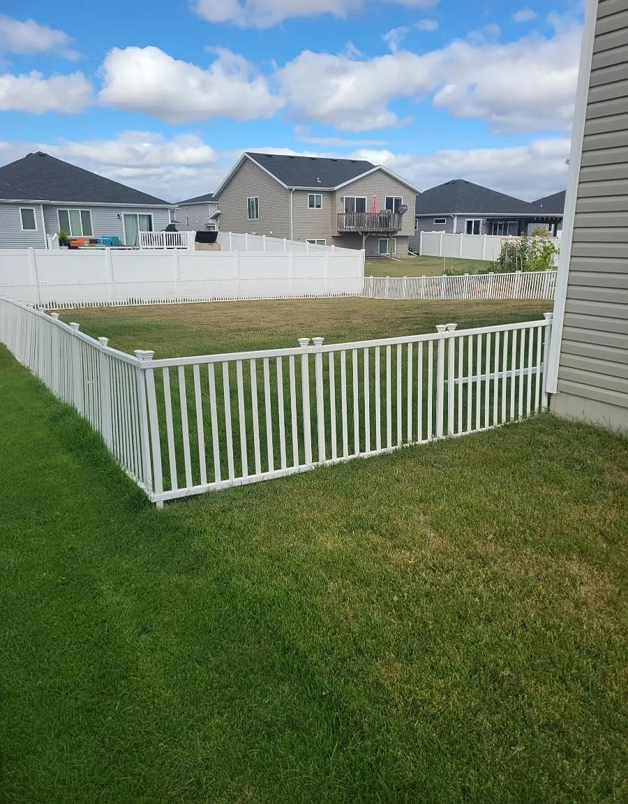 820 Cathy Dr W — Photo 3