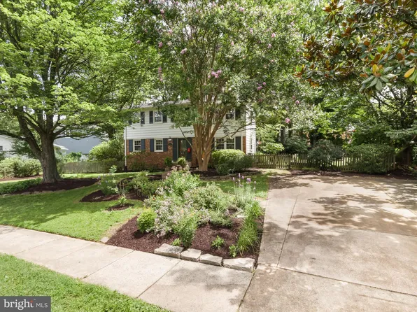 8303 Carnegie Dr, Vienna, VA 22180