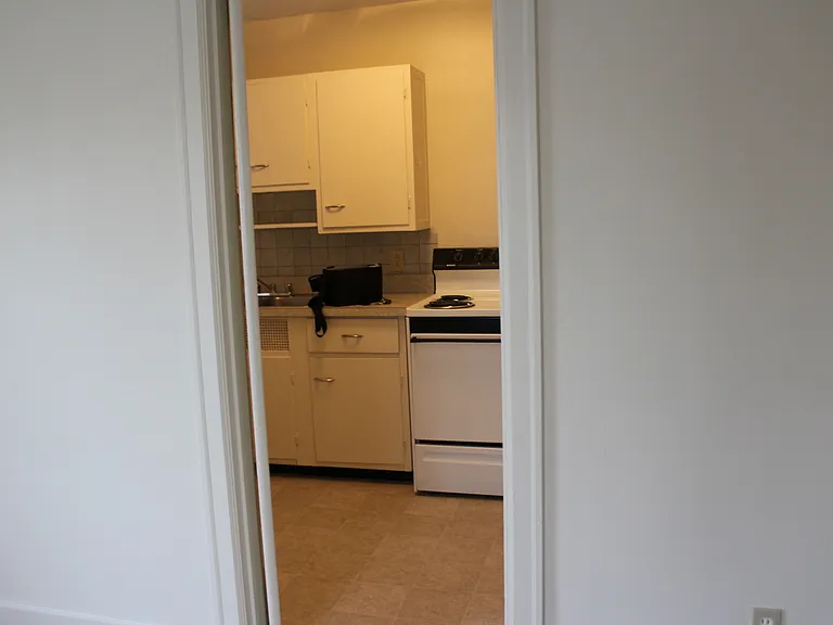 1574 Elizabeth St — Photo 6