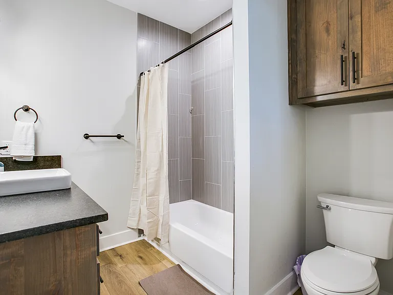 1009 Holiday Dr — Photo 16