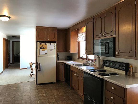 Spacious Gourmet Kitchen