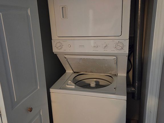 5th image of 62 E Washington Ave APT 208