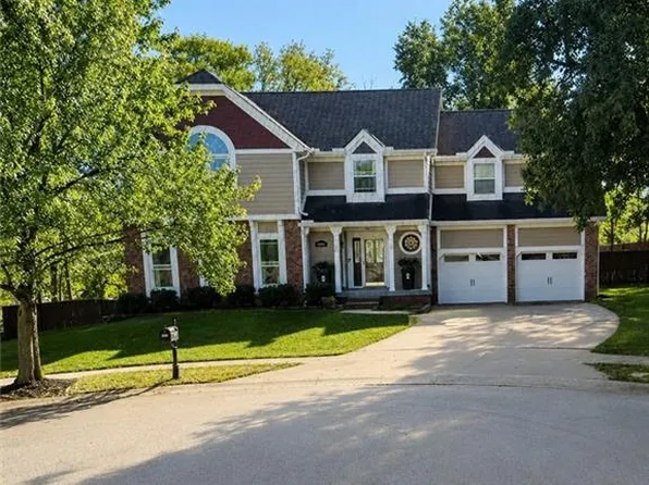 7641 N Lucerne Ct, Kansas City, MO 64151