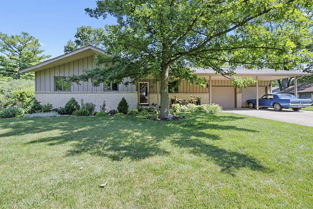 2412 Slayback St photo 1