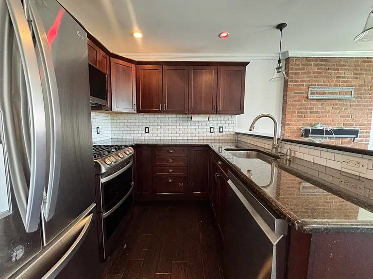 270 3rd St #2 — Photo 9