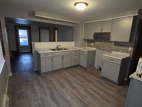 3rd image of 2739 Niagara St #1