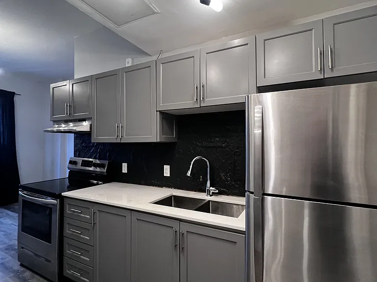 295 James St N #1 — Photo 1