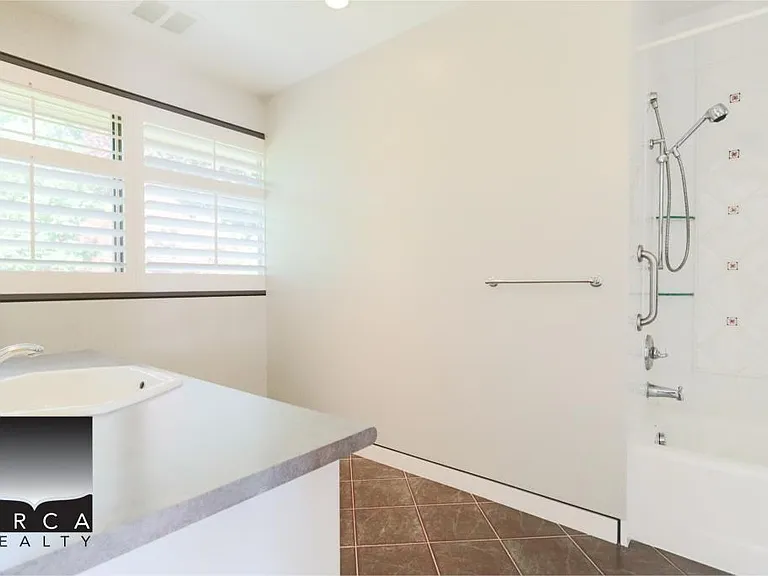 687 Beachview Dr — Photo 34