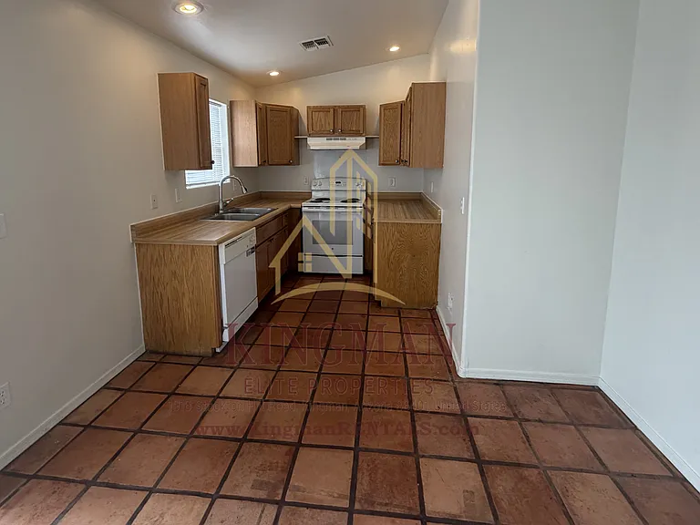 2627 Wallapai Ave — Photo 3