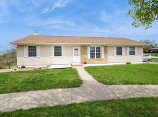 6664 Sand Ct SW, Cedar Rapids, IA 52404