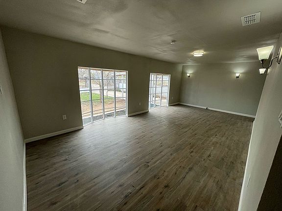 5th image of 1526 Ash St